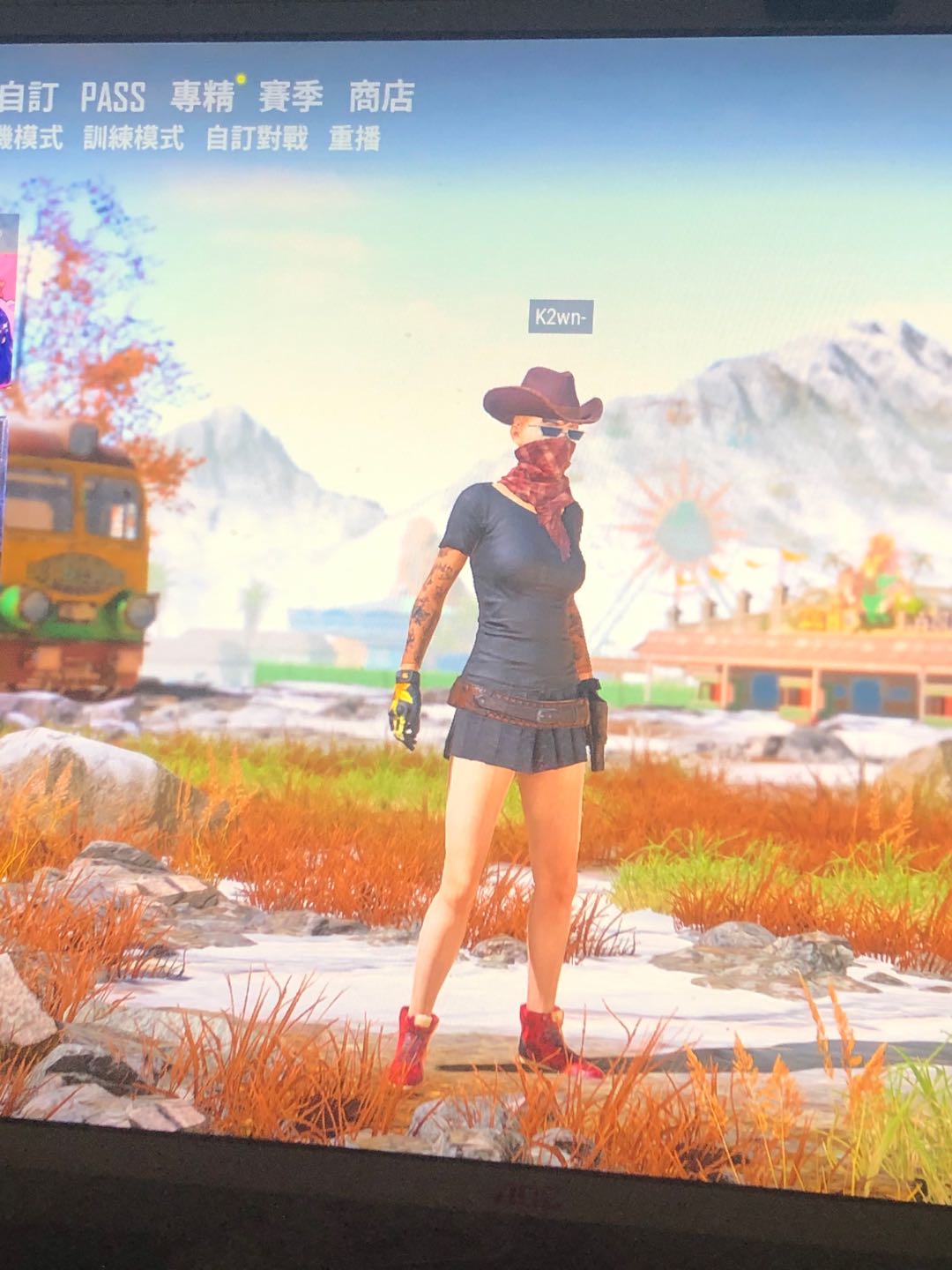 主播吃鸡号自用,红围巾,红鞋子,黑裙子,冠军m4,平底锅银色